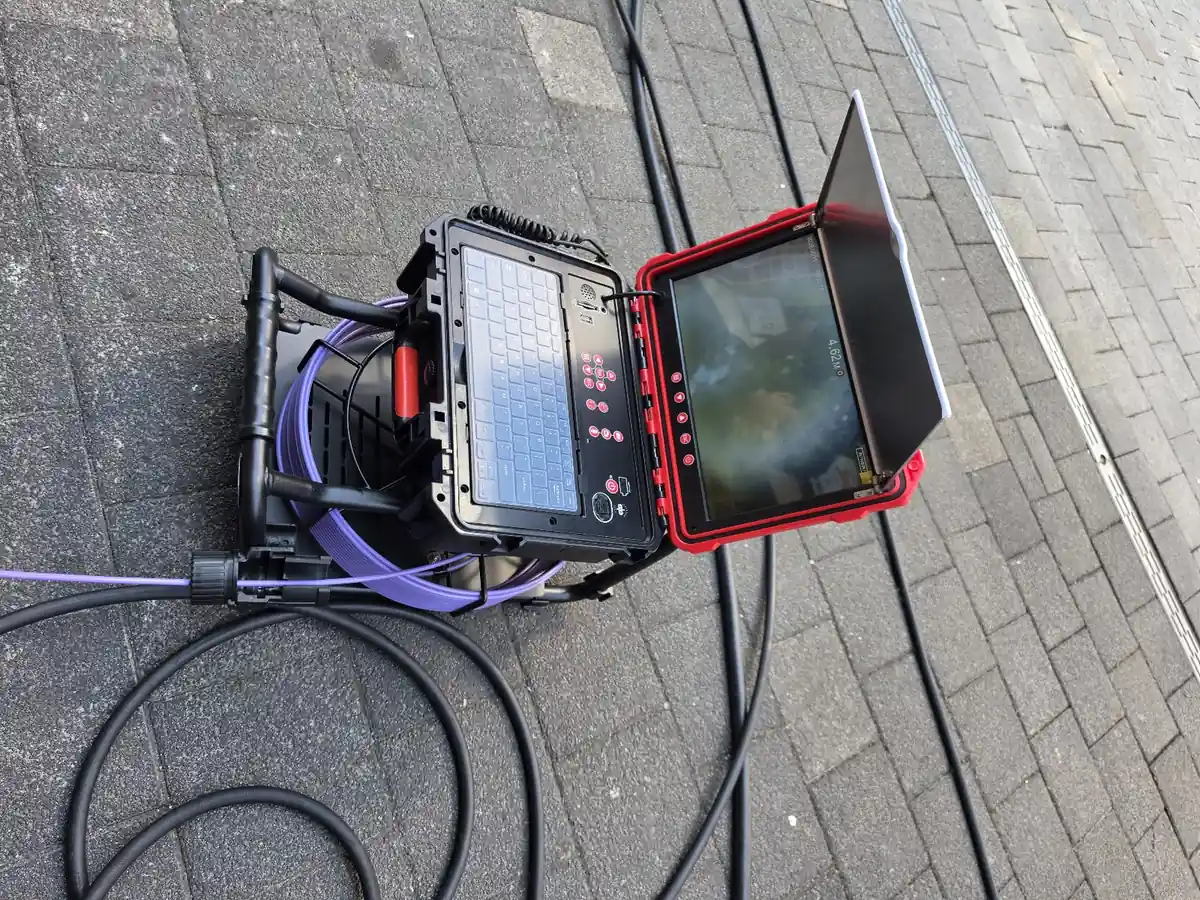 관로 CCTV 모니터로 내부 상태 판독